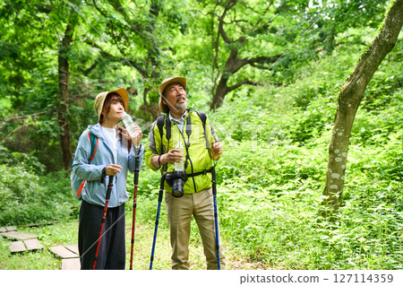 Hydration, heat stroke prevention, hiking, trekking, seniors, walking, mountain climbing 127114359