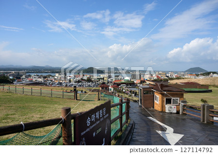 Seongsan Ilchulbong is a famous scenic spot on Jeju Island. 127114792