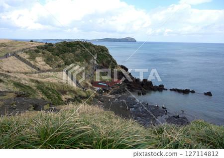 Seongsan Ilchulbong is a famous scenic spot on Jeju Island. 127114812