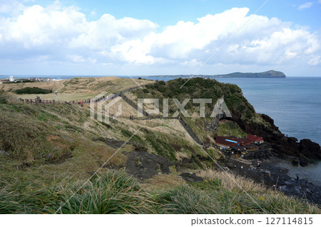 Seongsan Ilchulbong is a famous scenic spot on Jeju Island. 127114815