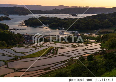 <Saga Prefecture> Rice terraces in Oura and rural scenery overlooking Imari Bay <Saga Prefecture> Rice terraces in Oura and rural scenery overlooking Imari Bay 127115301