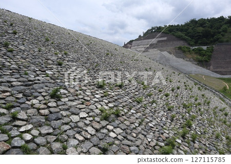 大阪府茨城縣茨城縣茨城縣大壩公園景色,這裡有日本最長的吊橋 大阪府茨城縣茨城縣茨城縣大壩公園景色,這裡有日本最長的吊橋 127115785
