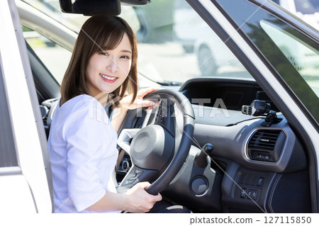 一個女人開車 一個女人開車 127115850