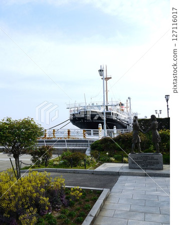 Hikawa Maru seen from Yamashita Park 127116017