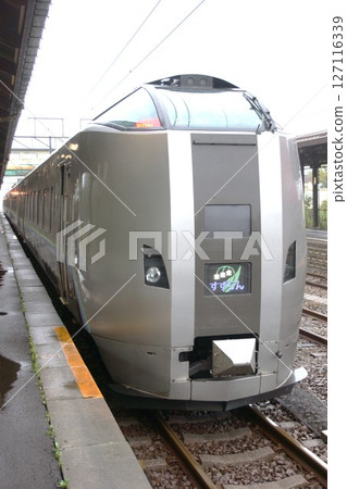 室蘭本線、789系列、鈴蘭特快、登別站的風景 127116339