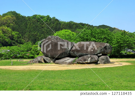 Fresh green stone stage tomb Fresh green stone stage tomb 127118435