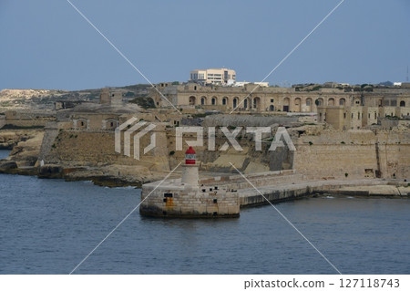 從馬耳他共和國瓦萊塔聖埃爾莫堡遠眺里卡索爾堡 127118743