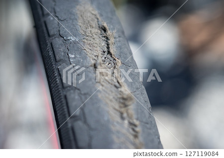 自行車輪胎漏氣 127119084