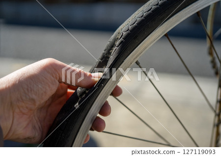 Bicycle tire flat 127119093
