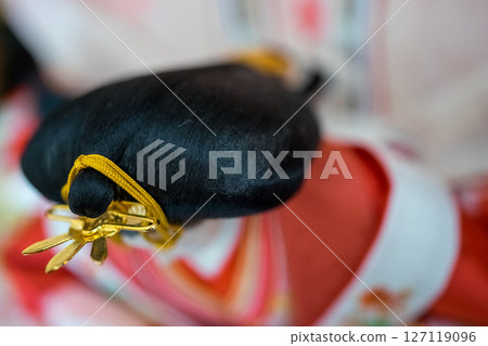 Mold grows on the dolls 127119096