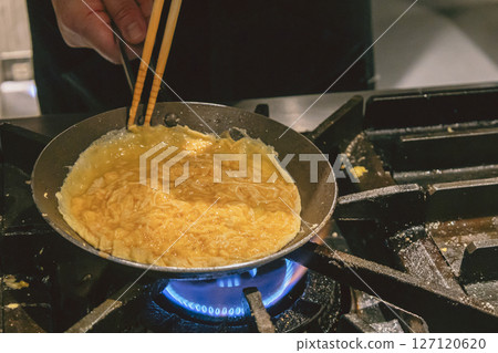 Live kitchen: Omelette cooking scene Live kitchen: Omelette cooking scene 127120620