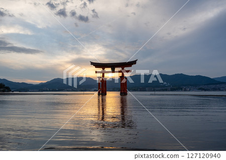 Famous red torii gate of Itsukushima shrine at sunset in Miyajima, Japan 127120940