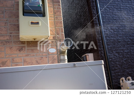 蒸氣從瓦斯熱泵室外機冒出 127121250