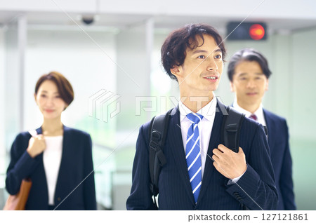 通勤商人 127121861