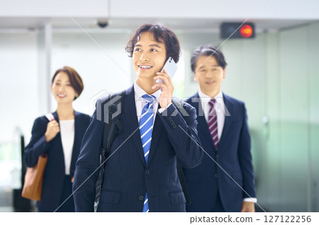 Commuter businessmen Commuter businessmen 127122256