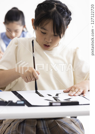 小學生做書法 127122720