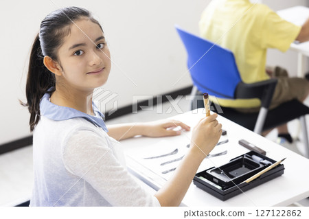 Elementary school students who calligraphy Elementary school students who calligraphy 127122862