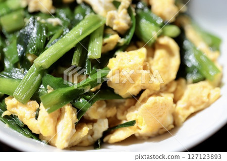 Fluffy eggs stir-fried with chives and egg Fluffy eggs stir-fried with chives and egg 127123893