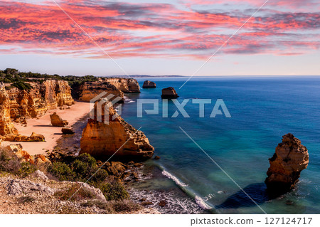 Marinha beach, Algarve, Portugal 127124717