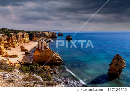 Marinha beach, Algarve, Portugal 127124723