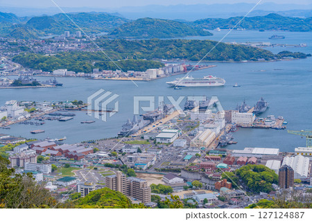 (Nagasaki Prefecture) Luxury cruise ship DREAM arriving at Sasebo Port 127124887