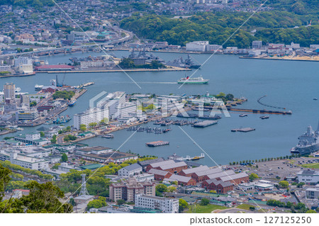 （長崎縣）從弓張岳瞭望台眺望佐世保港 127125250