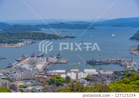 (長崎縣)從弓張岳瞭望台眺望佐世保港 (長崎縣)從弓張岳瞭望台眺望佐世保港 127125254