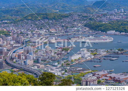 (Nagasaki Prefecture) The city of Sasebo as seen from the Yumiharidake Observatory (Nagasaki Prefecture) The city of Sasebo as seen from the Yumiharidake Observatory 127125326