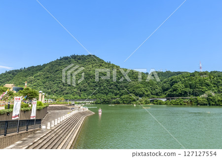 Lake Sagami in early summer, Kanagawa Prefecture Lake Sagami in early summer, Kanagawa Prefecture 127127554