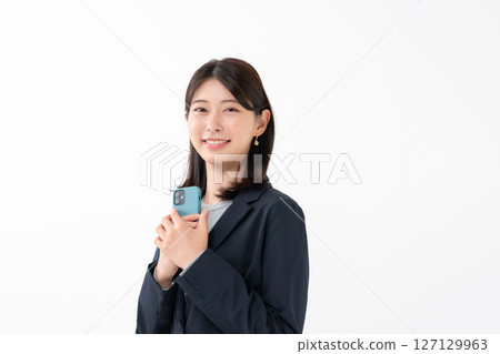 Woman, smartphone, smile 127129963