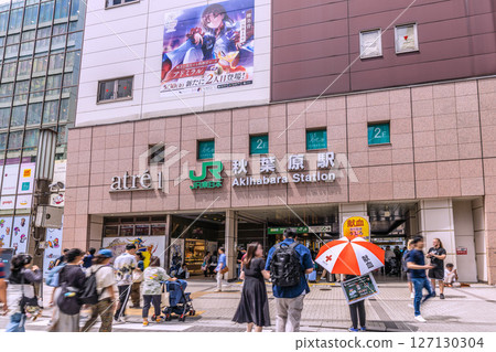 Tokyo cityscape in Japan Inbound tourism continues... Akihabara bustling with foreign tourists Tokyo cityscape in Japan Inbound tourism continues... Akihabara bustling with foreign tourists 127130304