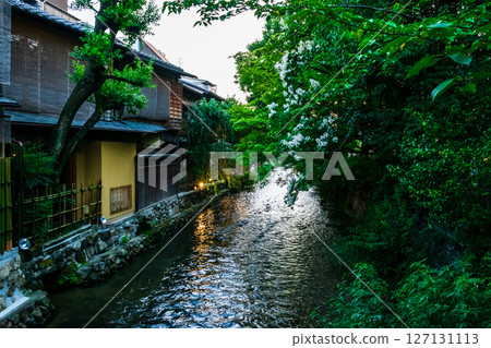 Summer evening view from Tatsumi Bridge on Shirakawa River in Gion, Kyoto 127131113