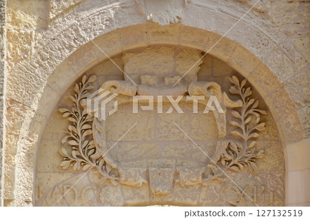 馬耳他共和國、馬爾他、三城、維托里奧薩、戰爭博物館、大門浮雕 127132519