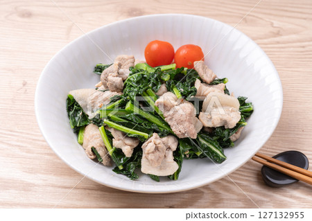 Cavolo Nero and Pork Stir-Fried in Olive Oil 127132955