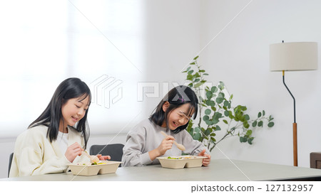 Two girls eating lunch 127132957