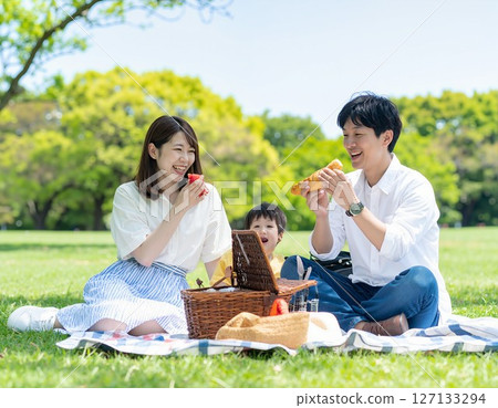 A breezy family holiday 127133294