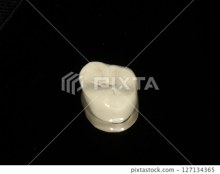 Peak Crown Peak Crown 127134365