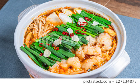 泡菜拿著鍋 泡菜拿著鍋 127134875