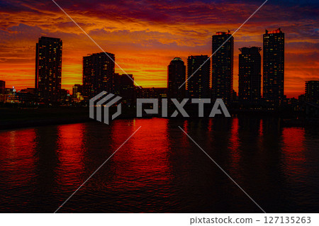 Minatomirai condominiums and dusk 127135263