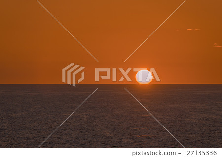 [Sunrise from the Sunflower bound for Sapporo Oarai] 127135336