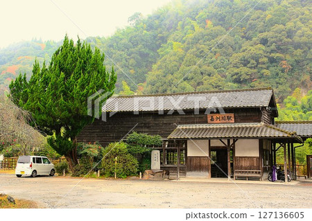 嘉陵川站:山間木造車站 嘉陵川站:山間木造車站 127136605