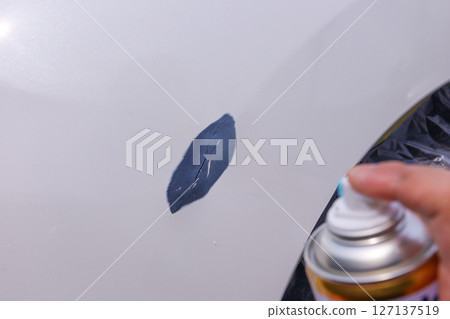 修復汽車刮痕、防鏽底漆塗層 修復汽車刮痕、防鏽底漆塗層 127137519