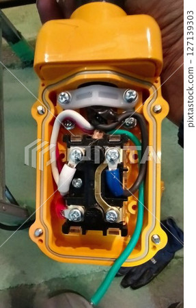 Pendant switch wires and connection terminals Pendant switch wires and connection terminals 127139303