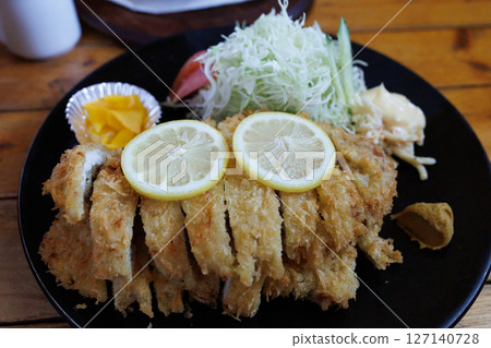 Large cutlet set meal 127140728