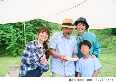 3代人露營戶外烤肉BBQ家庭親子 127142373