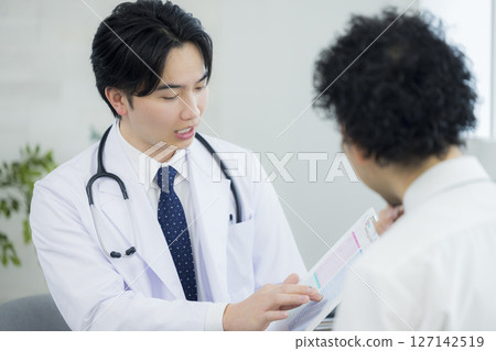 Doctors examining patients 127142519