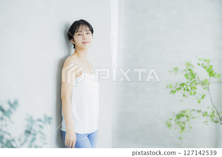 年輕女性的美麗形象 127142539