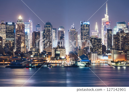 Night view of New York / Manhattan 127142901