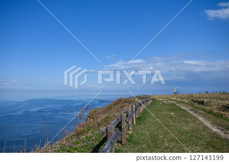 Noguchi Cape 127143199