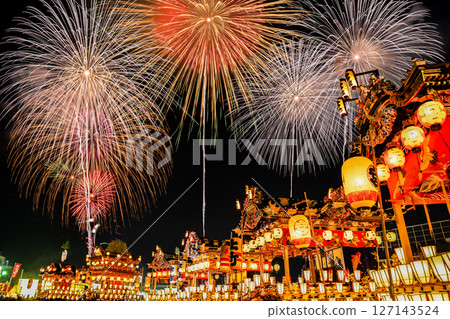 Saitama Chichibu Night Festival: Food stalls and fireworks (composite) Saitama Chichibu Night Festival: Food stalls and fireworks (composite) 127143524